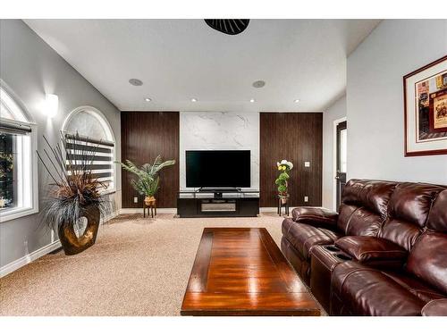 7403 Hunterhaven Place Nw, Calgary, AB - Indoor Photo Showing Living Room