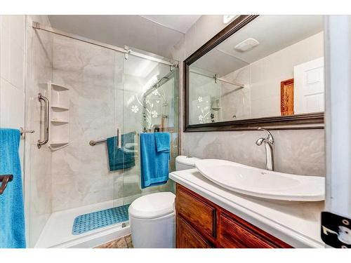 7403 Hunterhaven Place Nw, Calgary, AB - Indoor Photo Showing Bathroom