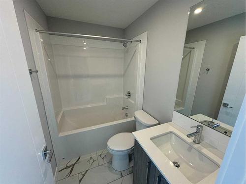 4209-111 Wolf Creek Drive Se, Calgary, AB - Indoor Photo Showing Bathroom