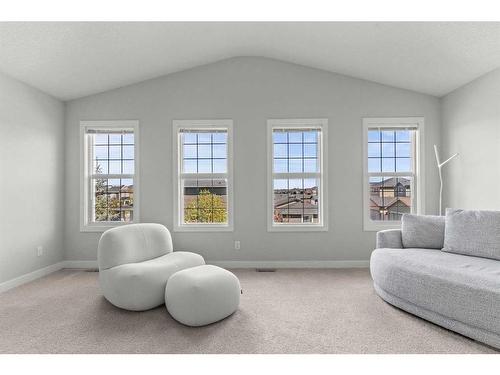 305 Evanspark Gardens Nw, Calgary, AB - Indoor Photo Showing Living Room