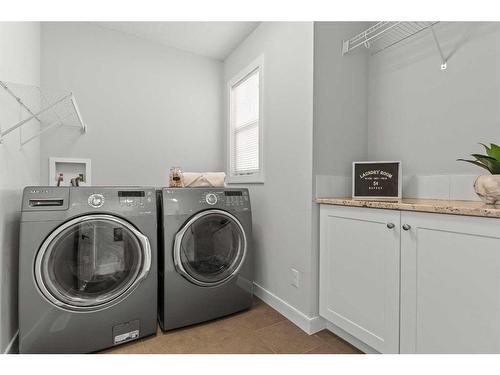 305 Evanspark Gardens Nw, Calgary, AB - Indoor Photo Showing Laundry Room