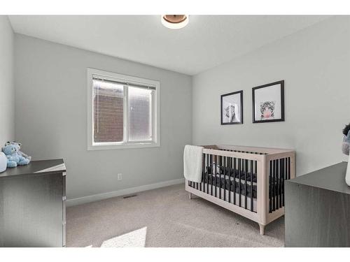 305 Evanspark Gardens Nw, Calgary, AB - Indoor Photo Showing Bedroom