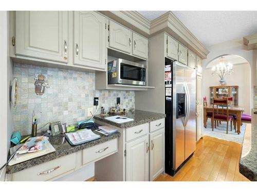 52 Arbour Ridge Way Nw, Calgary, AB - Indoor Photo Showing Kitchen