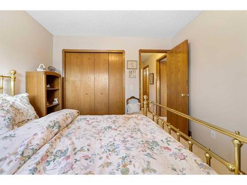 52 Arbour Ridge Way Nw, Calgary, AB - Indoor Photo Showing Bedroom