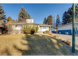 132 42 Avenue NW Calgary, AB T2K 0H1