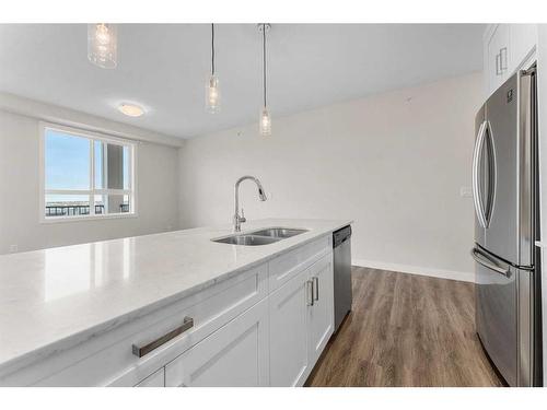 408-35 Walgrove Se, Calgary, AB - Indoor Photo Showing Kitchen With Double Sink