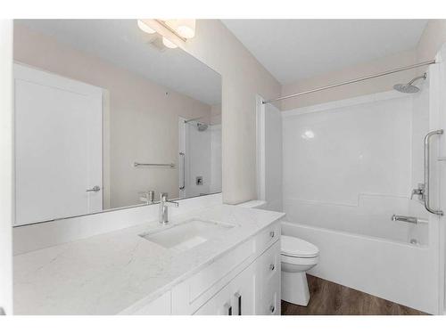 408-35 Walgrove Se, Calgary, AB - Indoor Photo Showing Bathroom