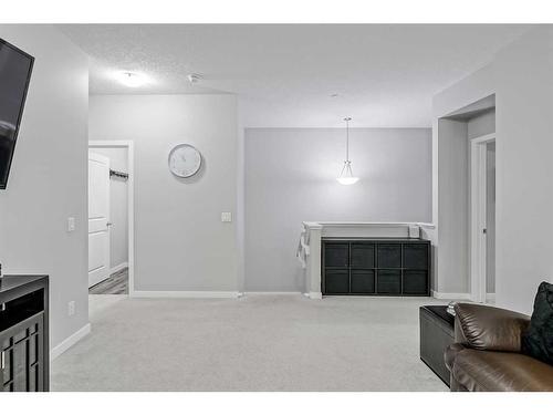 217 Lucas Crescent Nw, Calgary, AB - Indoor