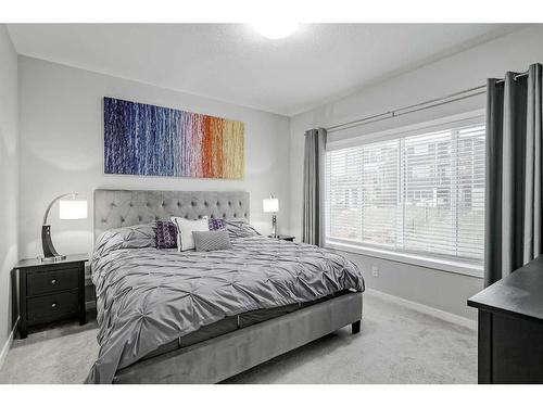 217 Lucas Crescent Nw, Calgary, AB - Indoor Photo Showing Bedroom