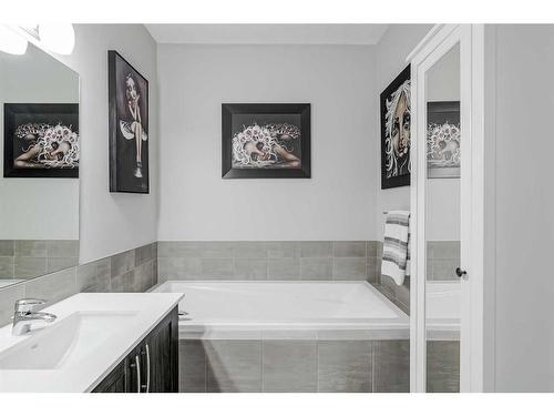 217 Lucas Crescent Nw, Calgary, AB - Indoor Photo Showing Bathroom