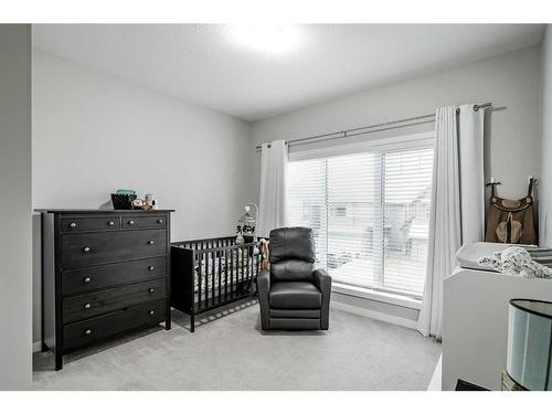 217 Lucas Crescent Nw, Calgary, AB - Indoor Photo Showing Bedroom