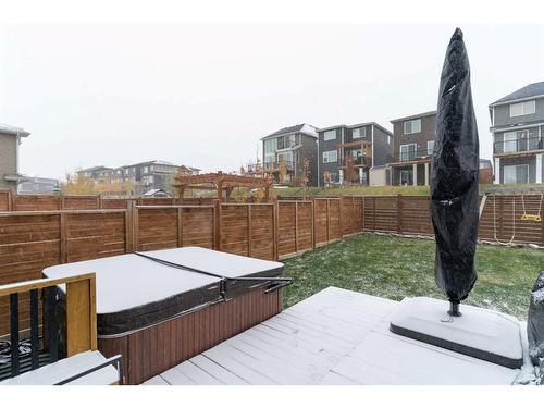 217 Lucas Crescent Nw, Calgary, AB - Outdoor