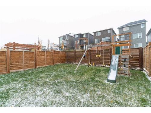 217 Lucas Crescent Nw, Calgary, AB - Outdoor