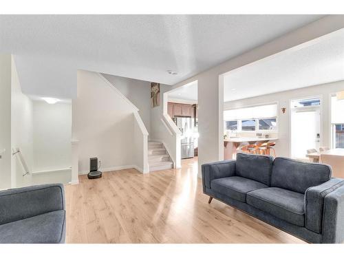 333 Clydesdale Way, Cochrane, AB - Indoor Photo Showing Living Room