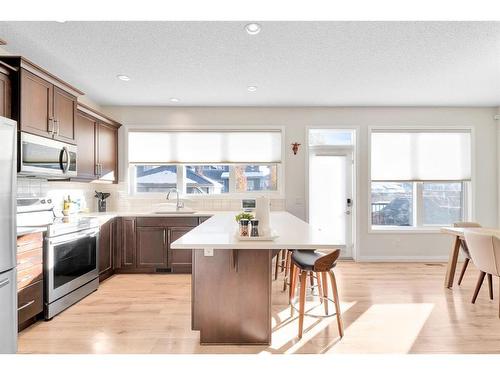 333 Clydesdale Way, Cochrane, AB - Indoor Photo Showing Kitchen