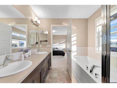 333 Clydesdale Way, Cochrane, AB - Indoor Photo Showing Bathroom