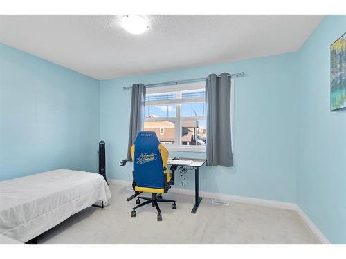 333 Clydesdale Way, Cochrane, AB - Indoor Photo Showing Bedroom