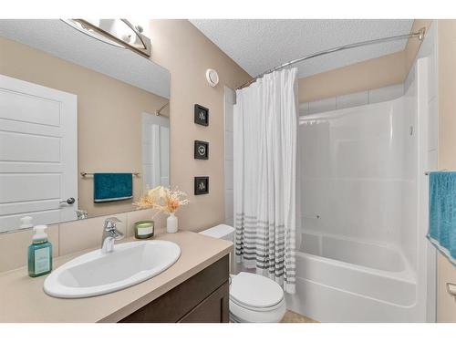 333 Clydesdale Way, Cochrane, AB - Indoor Photo Showing Bathroom