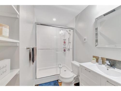 333 Clydesdale Way, Cochrane, AB - Indoor Photo Showing Bathroom