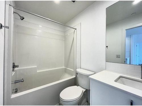 4407-111 Wolf Creek Drive Se, Calgary, AB - Indoor Photo Showing Bathroom