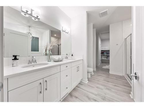 21 Cimarron Estates, Okotoks, AB - Indoor Photo Showing Bathroom