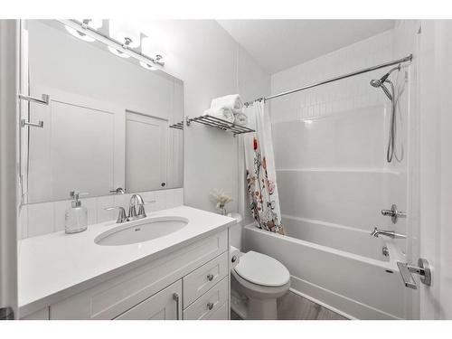 21 Cimarron Estates, Okotoks, AB - Indoor Photo Showing Bathroom