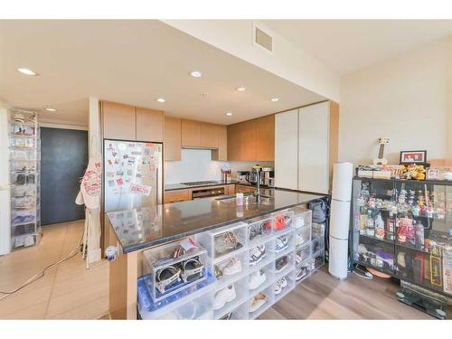 1107-1111 10 Street Sw, Calgary, AB - Indoor Photo Showing Kitchen