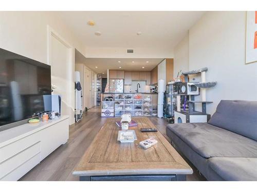 1107-1111 10 Street Sw, Calgary, AB - Indoor Photo Showing Living Room