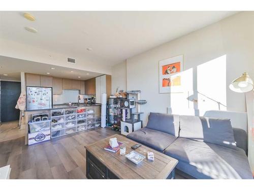 1107-1111 10 Street Sw, Calgary, AB - Indoor Photo Showing Living Room