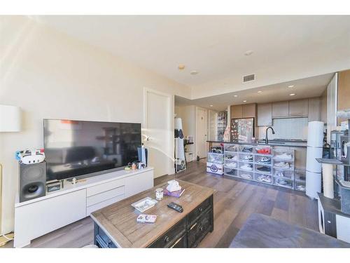 1107-1111 10 Street Sw, Calgary, AB - Indoor Photo Showing Living Room