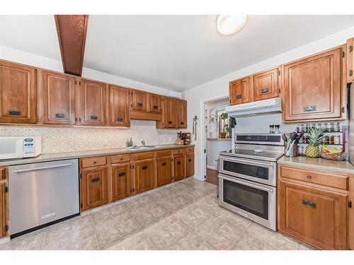 2419 39 Street Se, Calgary, AB - Indoor Photo Showing Kitchen