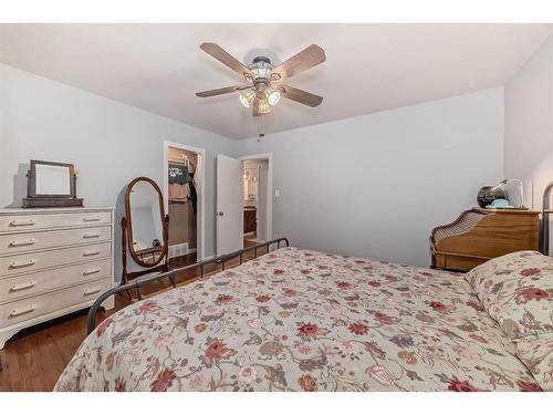 2419 39 Street Se, Calgary, AB - Indoor Photo Showing Bedroom