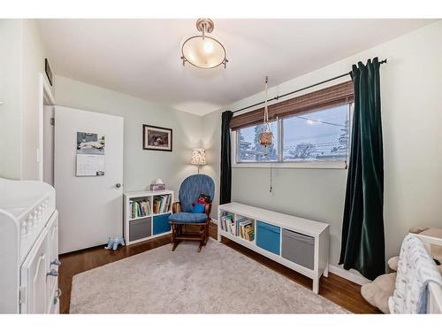 2419 39 Street Se, Calgary, AB - Indoor Photo Showing Bedroom