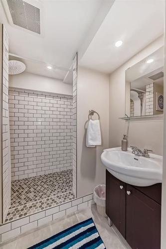 2419 39 Street Se, Calgary, AB - Indoor Photo Showing Bathroom