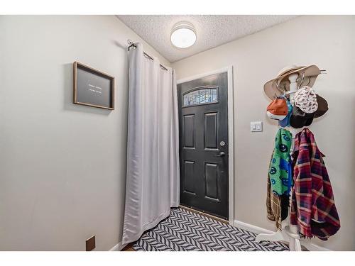 2419 39 Street Se, Calgary, AB - Indoor Photo Showing Other Room