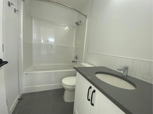 148 Lawson Lane Se, Airdrie, AB - Indoor Photo Showing Bathroom