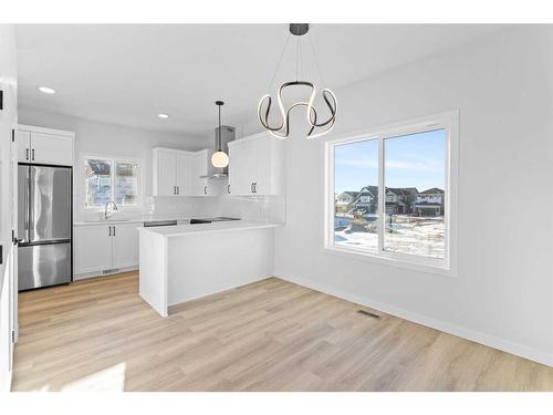 148 Lawson Lane Se, Airdrie, AB - Indoor Photo Showing Kitchen