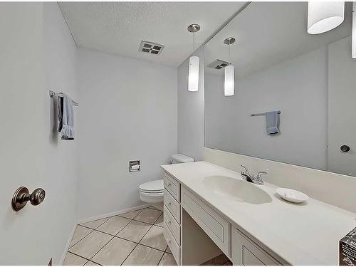 7 Coleridge Crescent Nw, Calgary, AB - Indoor Photo Showing Bathroom