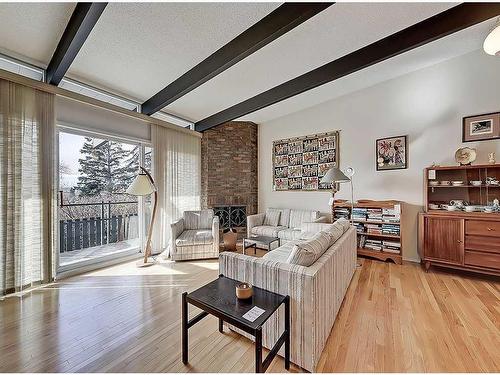 7 Coleridge Crescent Nw, Calgary, AB - Indoor Photo Showing Living Room