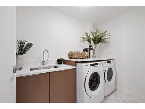 303-128 Waterfront Court Sw, Calgary, AB - Indoor Photo Showing Laundry Room