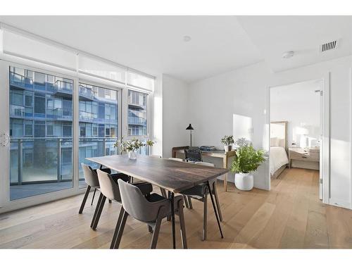 303-128 Waterfront Court Sw, Calgary, AB - Indoor Photo Showing Dining Room