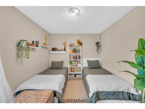 6 Copperstone Close Se, Calgary, AB - Indoor Photo Showing Bedroom