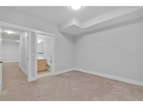 1628 19 Avenue Nw, Calgary, AB - Indoor Photo Showing Other Room