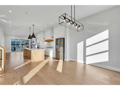 1628 19 Avenue Nw, Calgary, AB - Indoor Photo Showing Kitchen