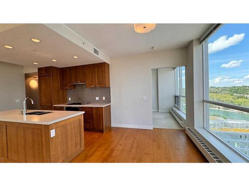 1615-222 Riverfront Avenue Sw, Calgary, AB - Indoor Photo Showing Kitchen