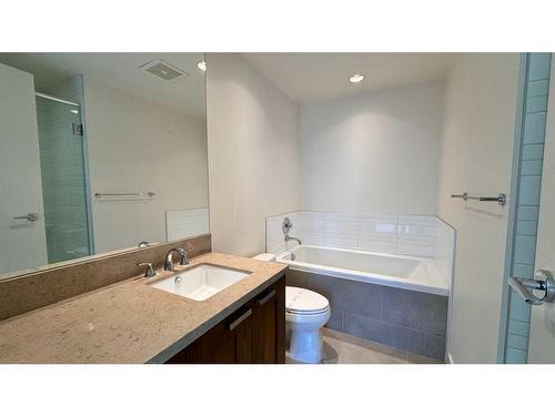 1615-222 Riverfront Avenue Sw, Calgary, AB - Indoor Photo Showing Bathroom