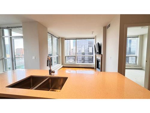 1615-222 Riverfront Avenue Sw, Calgary, AB - Indoor Photo Showing Kitchen With Double Sink