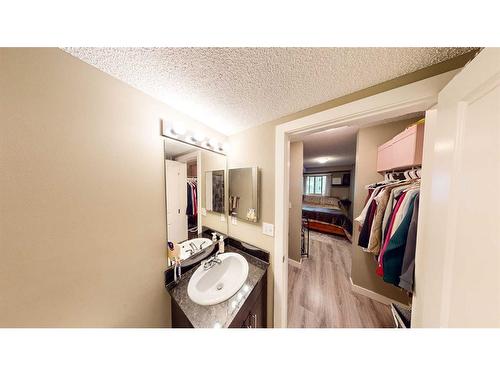 3205-403 Mackenzie Way Sw, Airdrie, AB - Indoor Photo Showing Bathroom