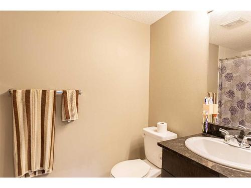 3205-403 Mackenzie Way Sw, Airdrie, AB - Indoor Photo Showing Bathroom