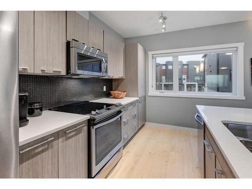 801-218 Sherwood Square Nw, Calgary, AB - Indoor Photo Showing Kitchen